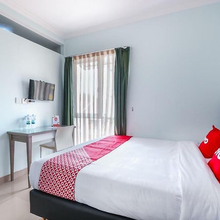 Oyo 1551 Studento Guest House Tangerang Bagian luar foto