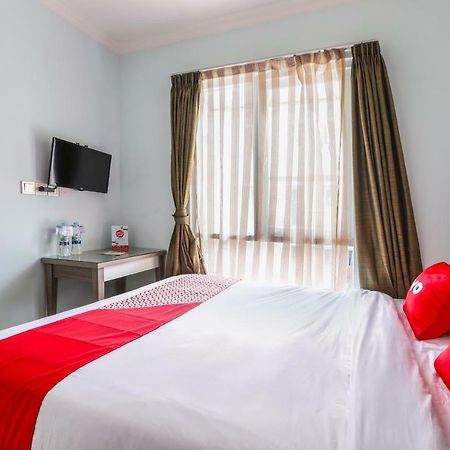 Oyo 1551 Studento Guest House Tangerang Bagian luar foto