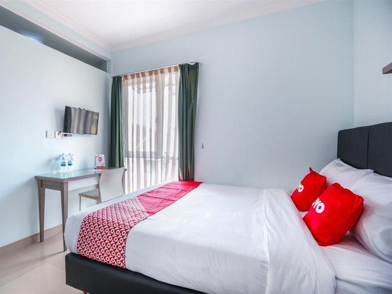 Oyo 1551 Studento Guest House Tangerang Bagian luar foto
