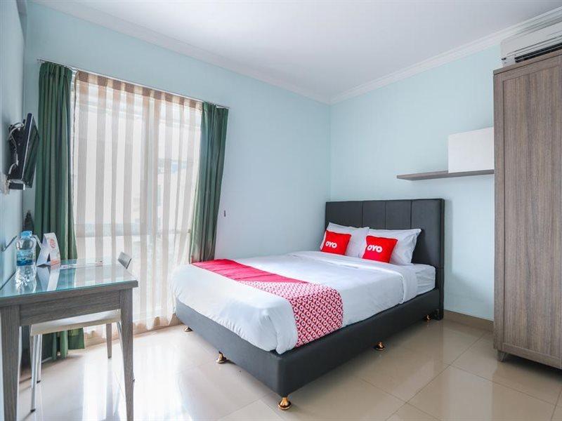 Oyo 1551 Studento Guest House Tangerang Bagian luar foto