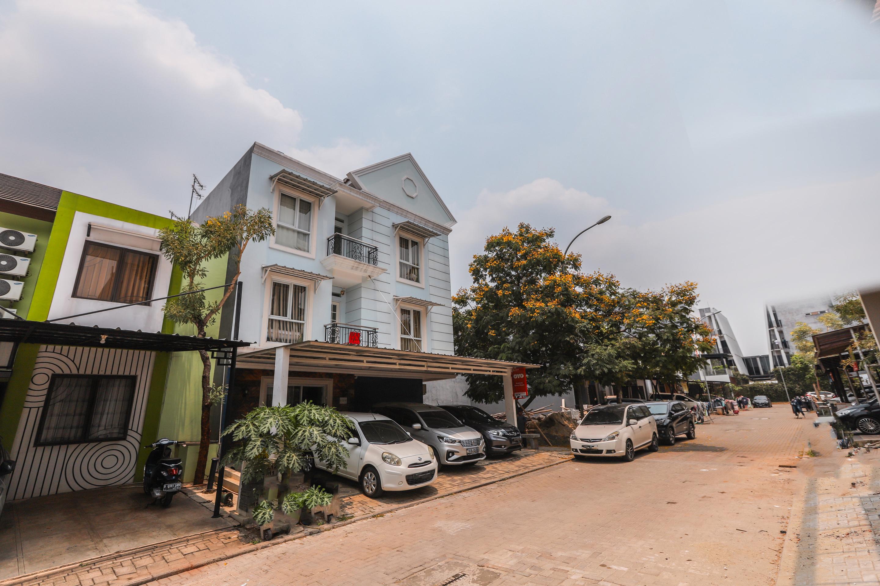 Oyo 1551 Studento Guest House Tangerang Bagian luar foto
